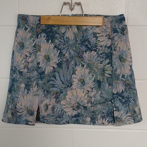 BOHO, COTTAGECORE FLORAL TAPESTRY, HIDDEN BACK ZIP,  MINI SKIRT - Picture 1 of 8